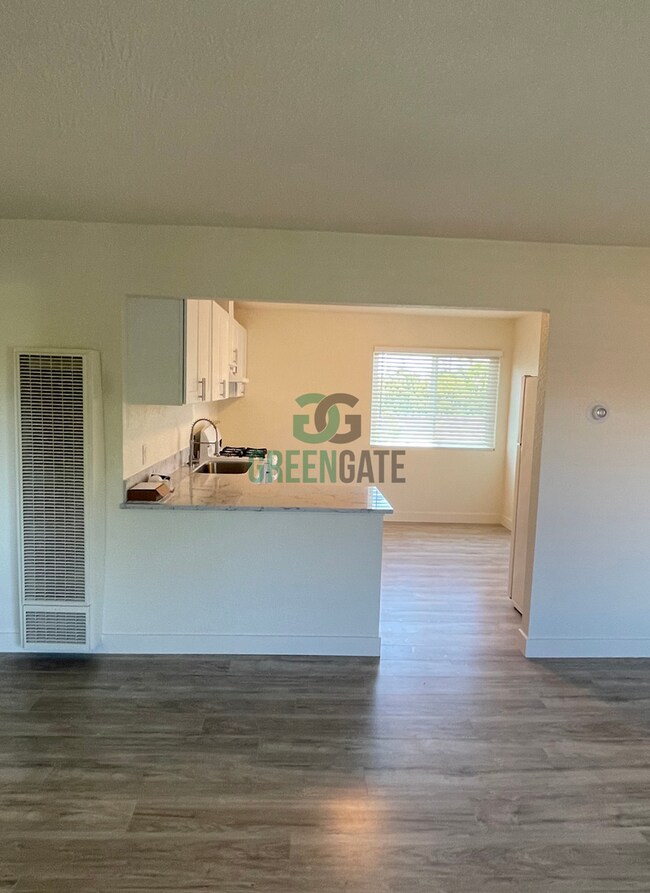 Building Photo - 325 W H St