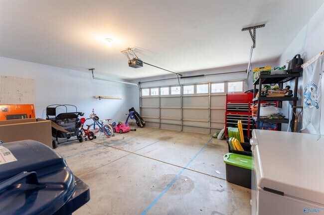 Building Photo - 2524 Oak Pl Dr SE