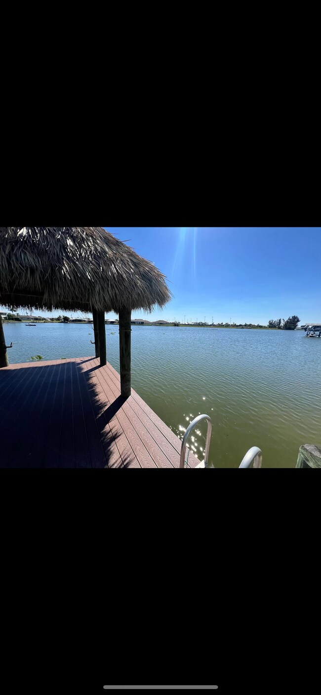 Building Photo - 403 SW 3rd Ct