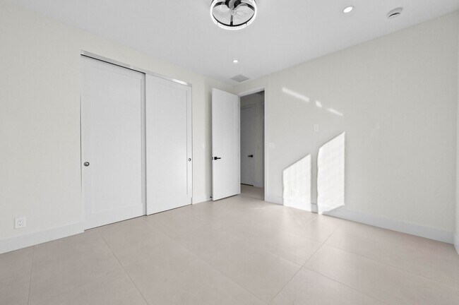 Building Photo - Northwest 42nd Avenue, Coconut Creek, FL 33066 - 4 BR 4 BA single-family home
