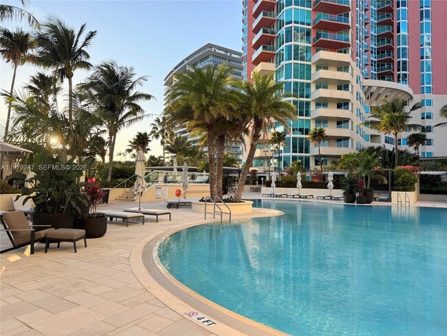 Building Photo - 400 South Pointe Dr