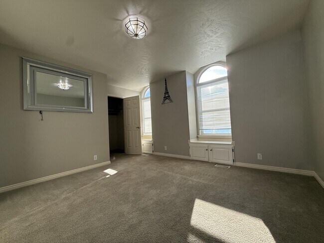 Building Photo - 3408 S Huntington Dr