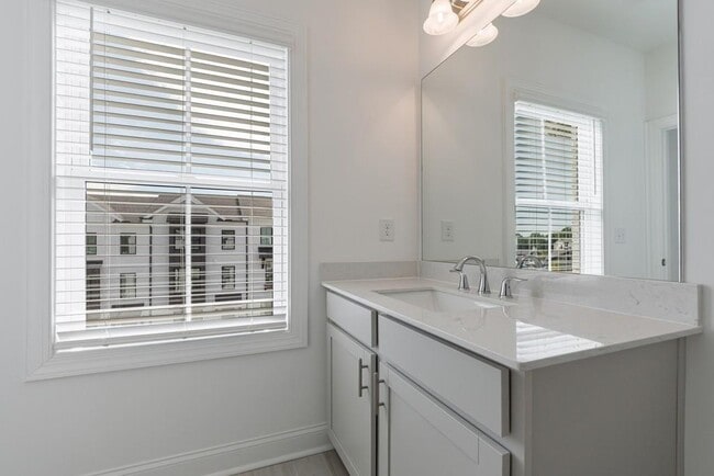 Building Photo - 510 Healy Dr