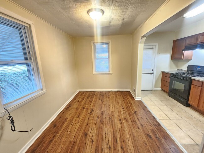 Building Photo - West Baltimore 2.5 Bedroom 1.5 Bathroom To...