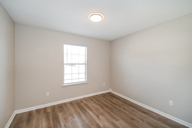 Building Photo - 7157 Beekman Lake Dr