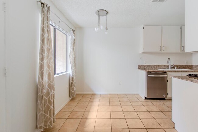 Building Photo - Chatsworth Rent This Now