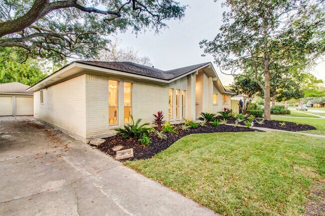 Building Photo - 5730 Birdwood Rd