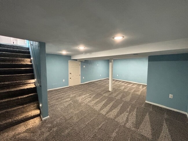 Building Photo - Adorable 4 Bedroom 2 Bathroom Single Famil...