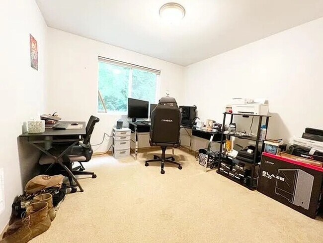 Building Photo - Spacious 3-Bed, 2-Bath Home with Garage – ...