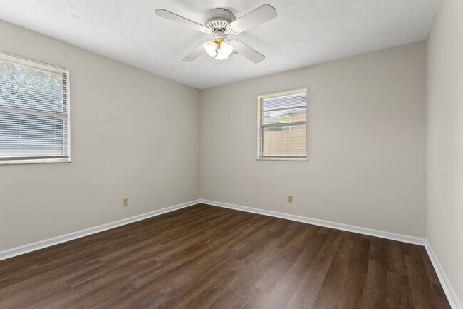 Building Photo - 4029 Victoria Way