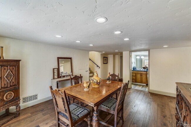 Building Photo - 9 El Camino Real