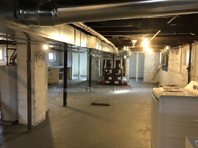 Building Photo - 31 Lane Ave