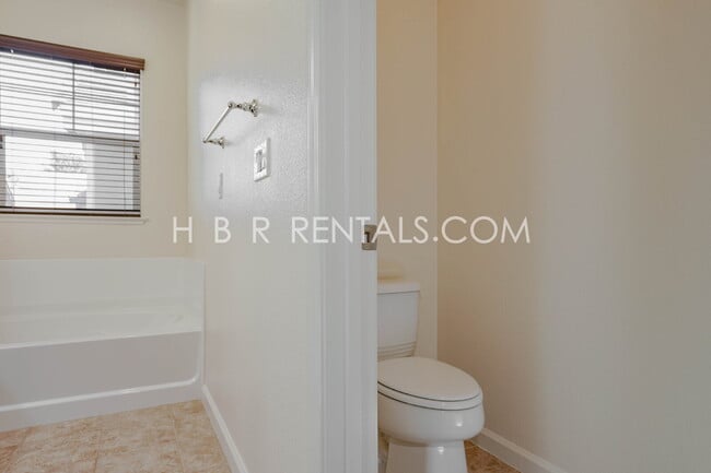 Building Photo - Cambridge Place - Charming 3-Bedroom with ...