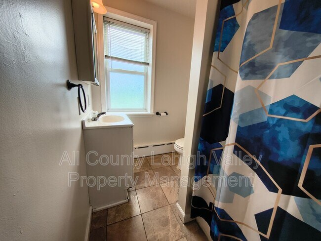 Building Photo - 634 Seitz St