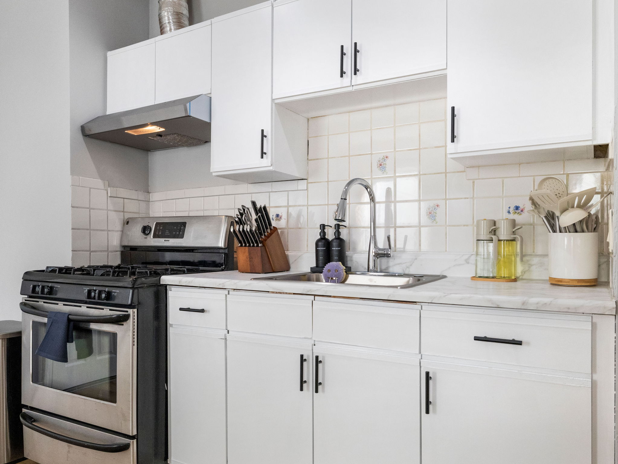 Building Photo - 168 School St