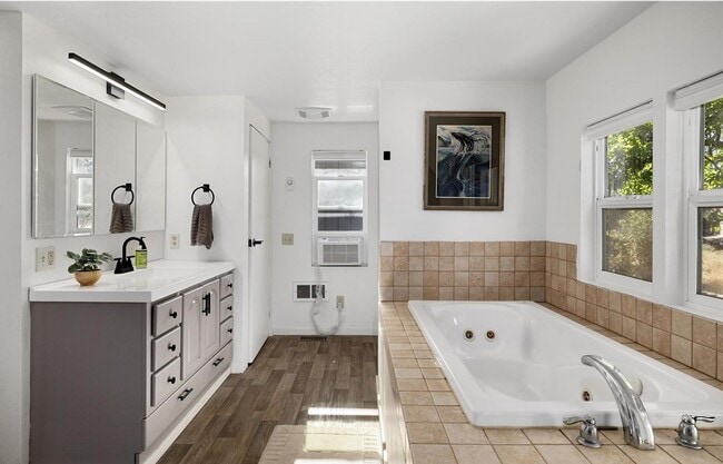 Building Photo - Spectacular Views Close to I-90!