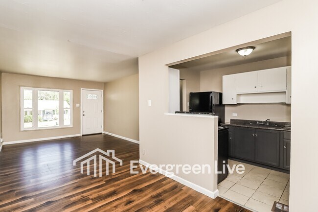 Building Photo - 3233 Lapland Dr