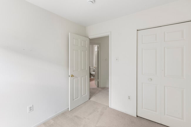 Building Photo - 2056 Griffis Ave