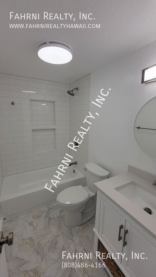 Building Photo - Recently updated 2 Bedroom 1 bath in the  ...