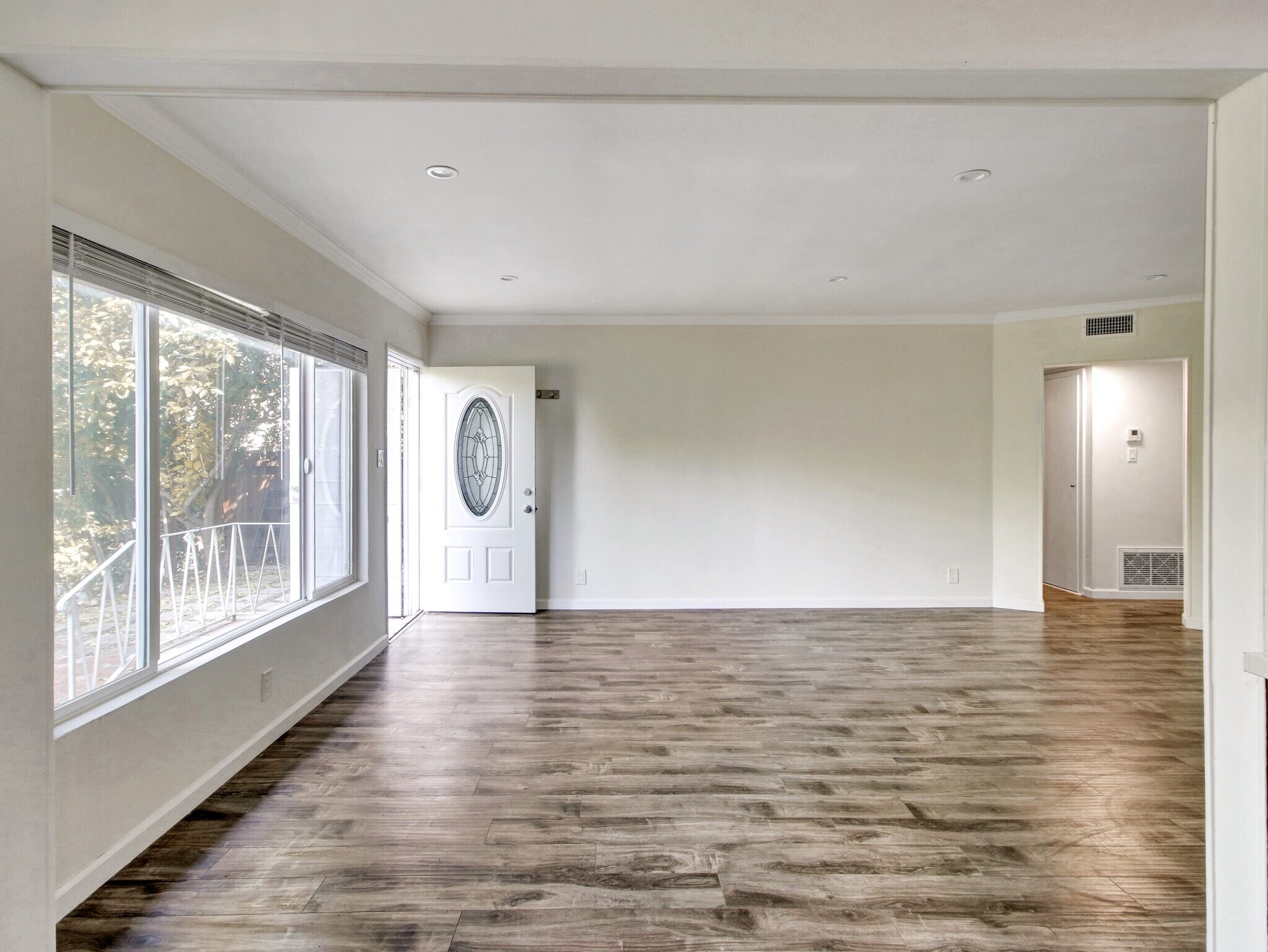 Building Photo - 1040 N Sierra Bonita Ave