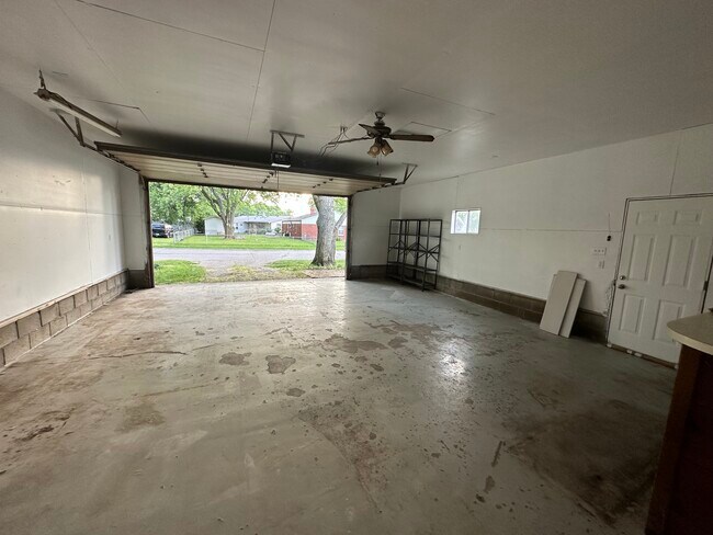 Building Photo - 8101 Shibler Dr