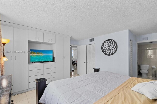 Building Photo - 2101 S Ocean Dr