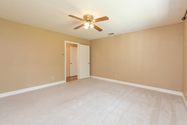 Building Photo - 2623 Longleaf Pines Ln