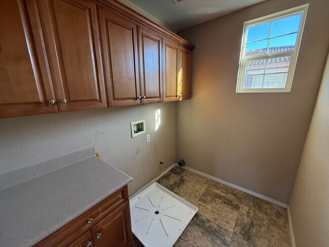 Building Photo - Resort Living at The Lakes Community in Menifee!—5 Bedrooms 3 Baths.