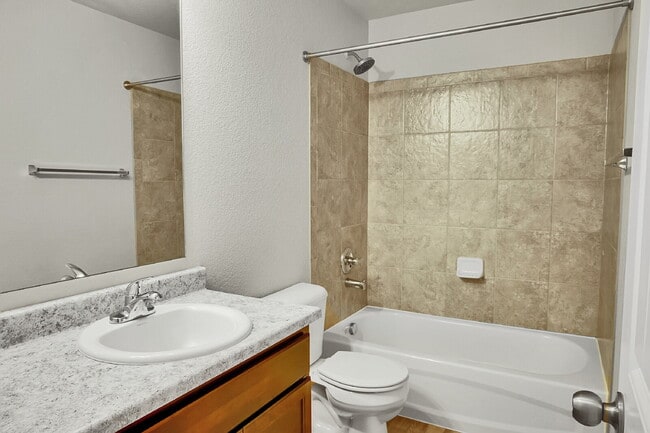 Building Photo - $2,300.00 - 3 Bedrooms, 2.5 Bathroom, Town...