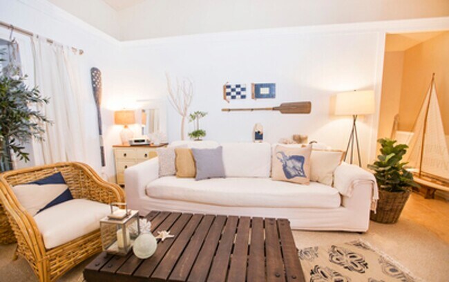 Building Photo - ANNUAL RENTAL - Beach Cottage with 2 Car Garage 'The Lakehouse' in tropical garden