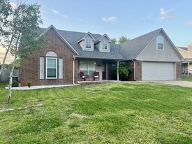 Building Photo - 114 Cypress St