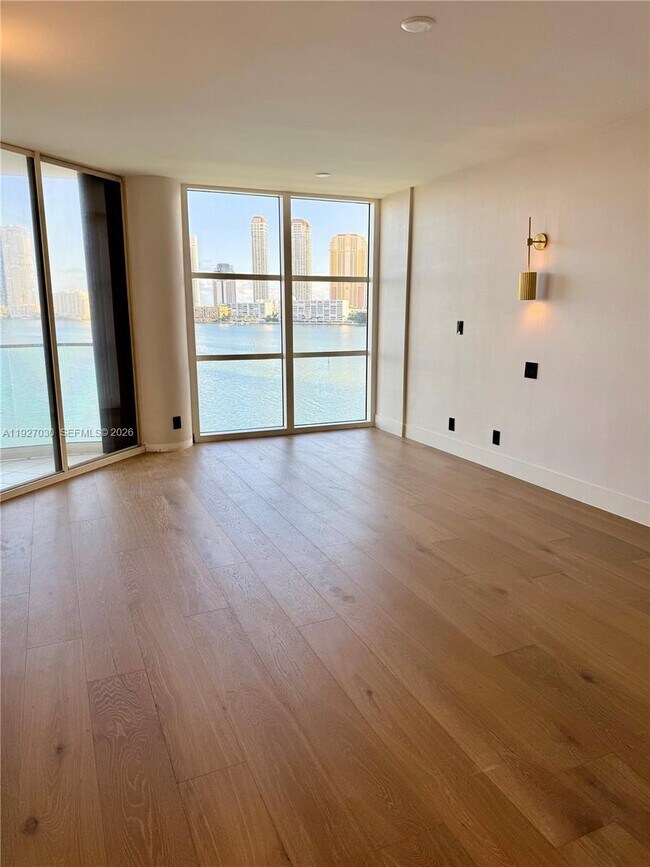 Building Photo - 2800 Island Blvd