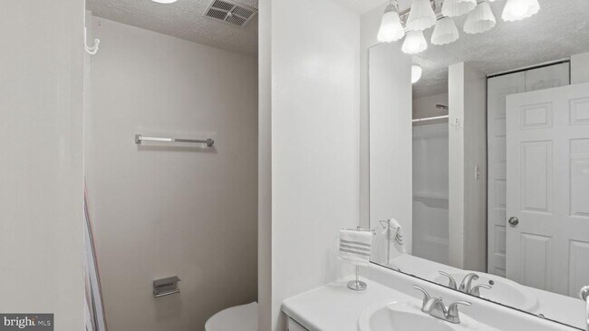 Building Photo - 7821 Fairborn Ct