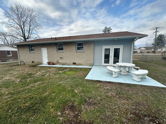 Building Photo - FOR LEASE - 3 bed, 1 bath, 1,218 sqft single-family home in Lebanon!