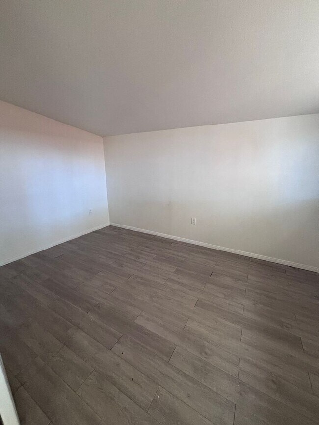 Building Photo - * Acoma (Lease Only)