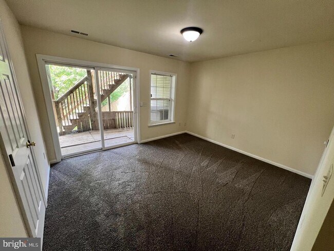 Building Photo - 705 PRENTISS Pky