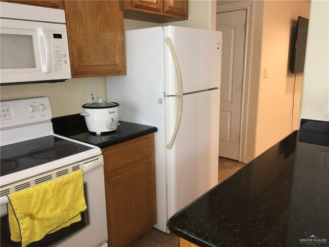 Building Photo - 17 Parkplace Ave