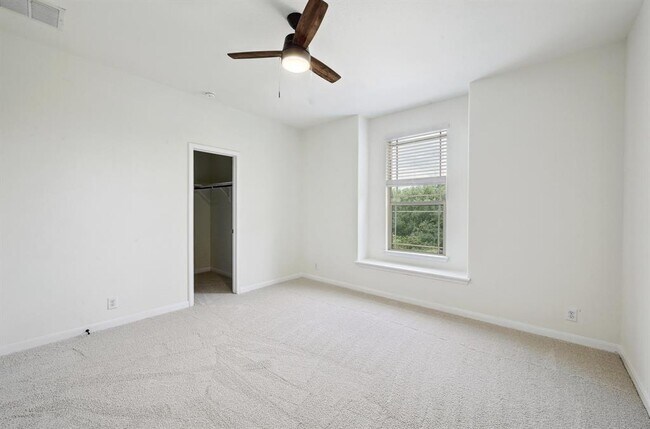Building Photo - 503 S Meadowlark St