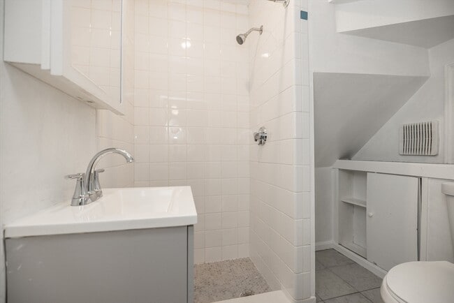 Building Photo - 73 West St