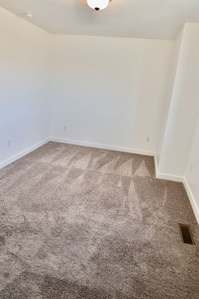 Building Photo - 15104 S Wild Horse Wy