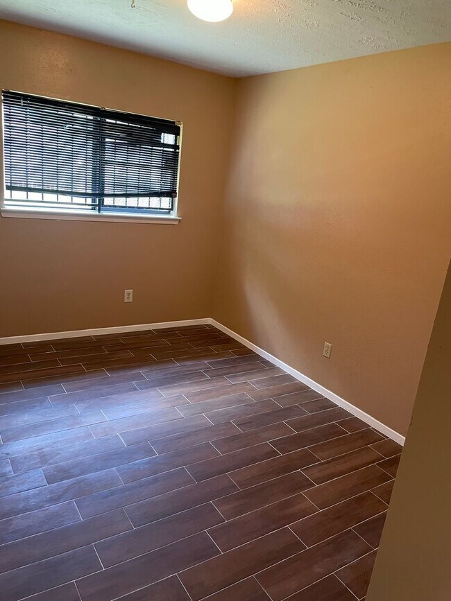 Building Photo - 13411 Boonway Dr