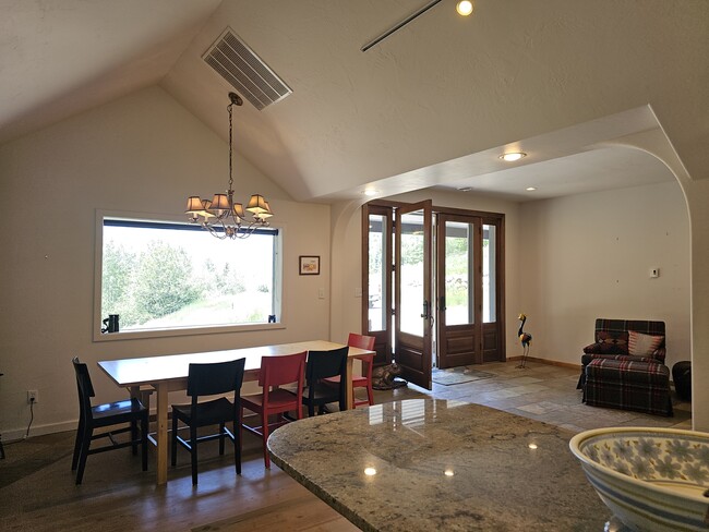 Building Photo - 6748 Henrys Rd