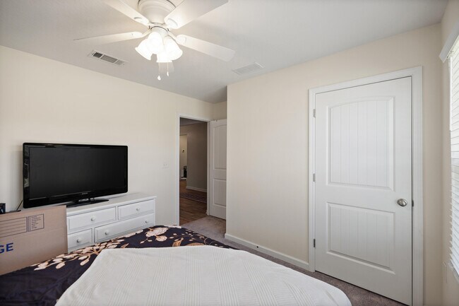 Building Photo - 1016 Limpkin St