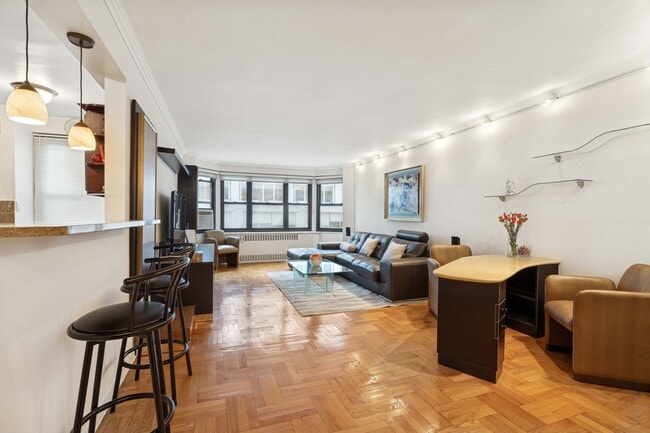 Primary Photo - 135 E 54th St