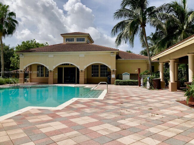 Building Photo - 2532 Centergate Dr