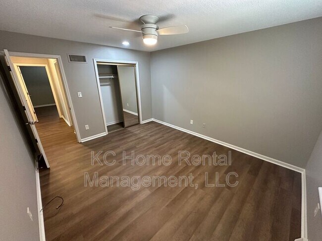Building Photo - 8640 N Hull Ave