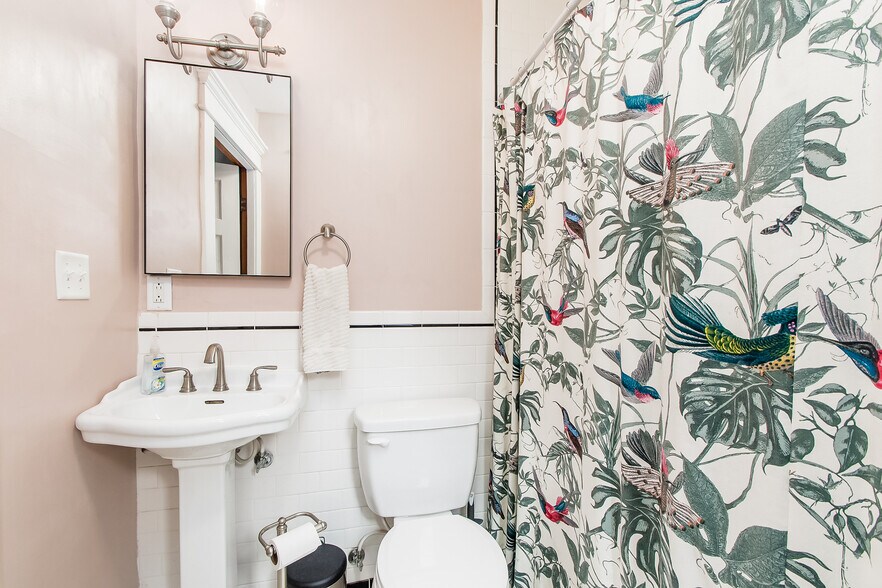 Full bathroom, second floor - 234 E 7th Ave