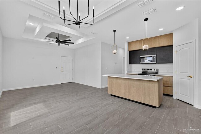 Building Photo - 17 Monaco Dr