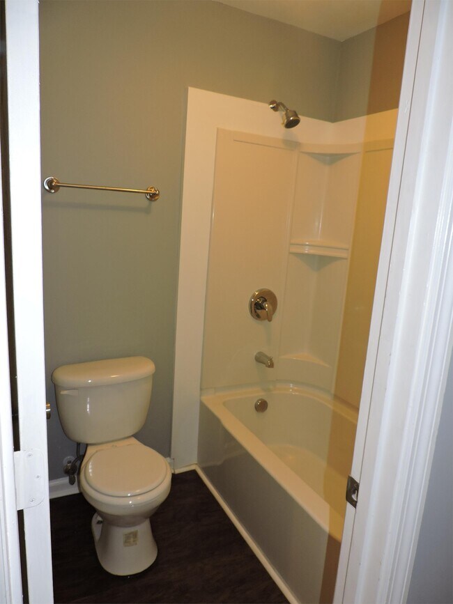 Building Photo - 2494 Etiwan Ave