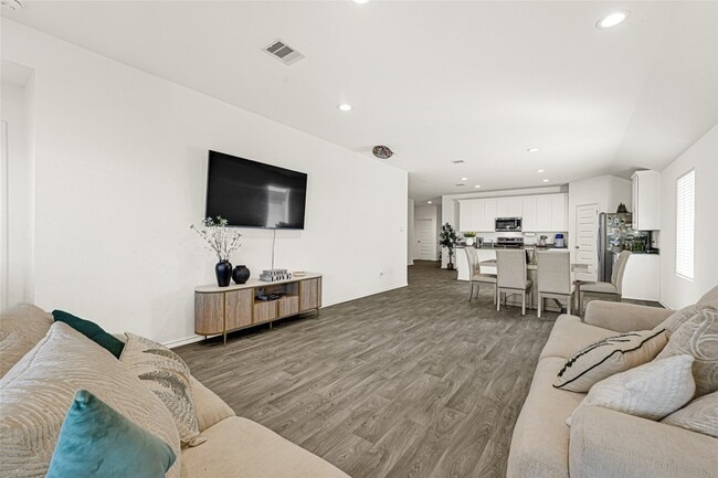 Building Photo - 2206 Laurel Bloom Ln